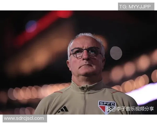 鲍威尔足球生涯回顾与未来展望：从初露锋芒到国际舞台的璀璨之路